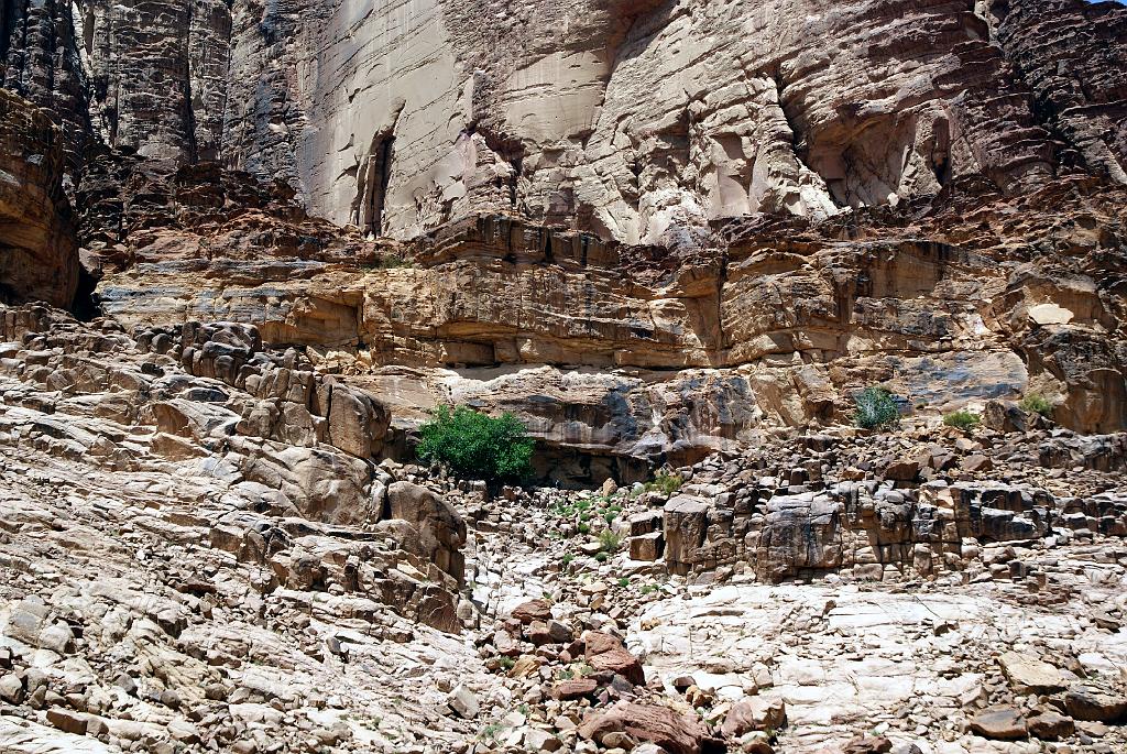 74 Wadi Rum - la fonte di Lawrence.JPG